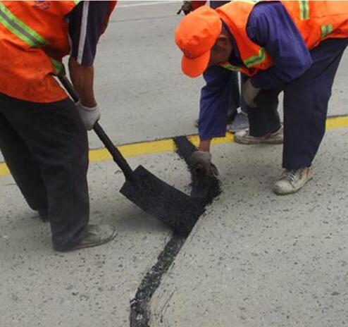 质量达标的沥青公路灌缝胶厂家才能长久生存